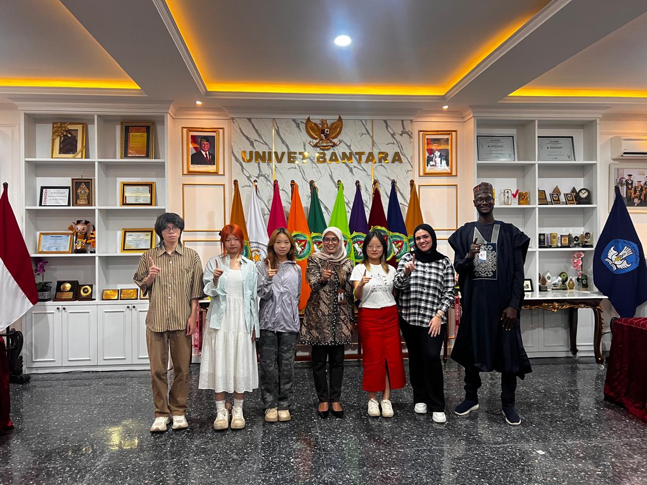 Mahasiswa Internasional Dalami Seni Batik di FKIP Univet Bantara